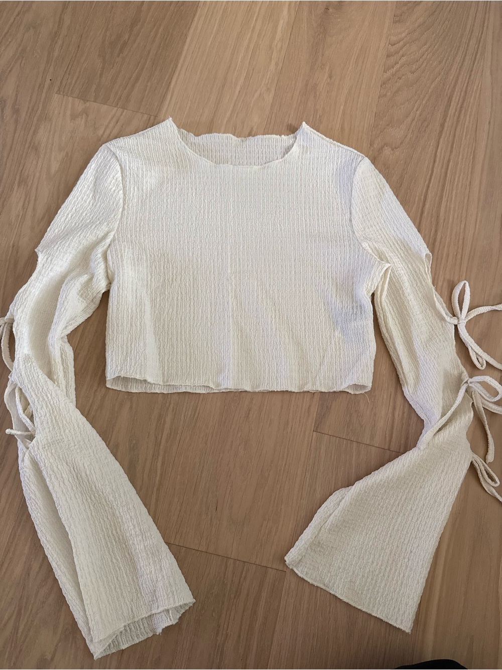 SHEIN Cream Textured Long-Sleeve Cropped Top with Tie Sleeves